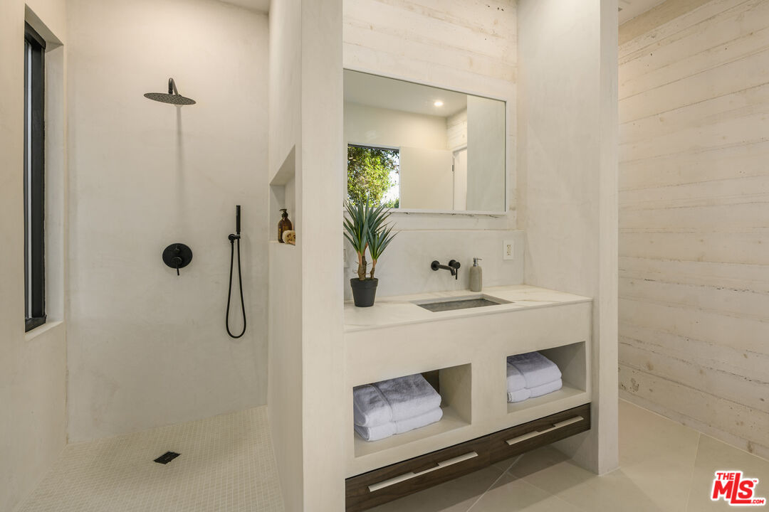 MLS #25629573 image #24