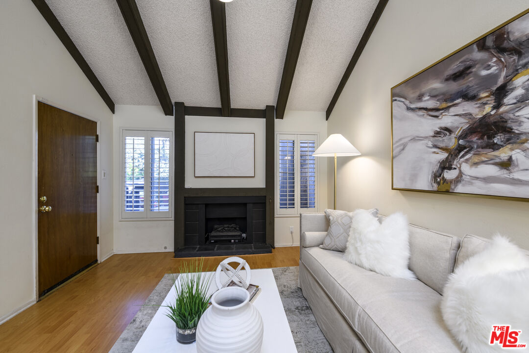 MLS #25630021 image #1