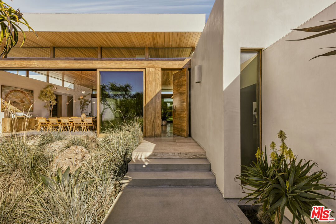 MLS #25630597 image #2