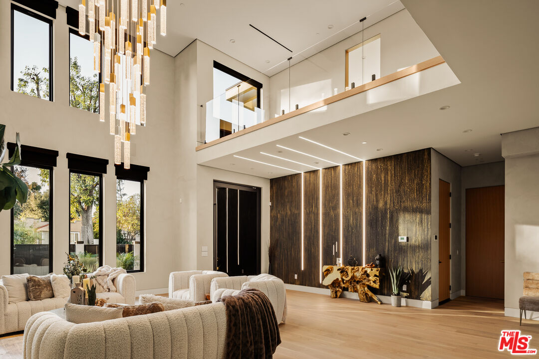 MLS #25630967 image #1