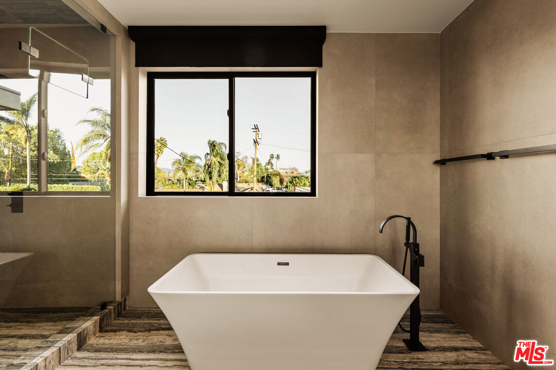 MLS #25630967 image #24