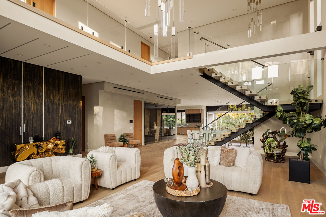 MLS #25630967 image #2