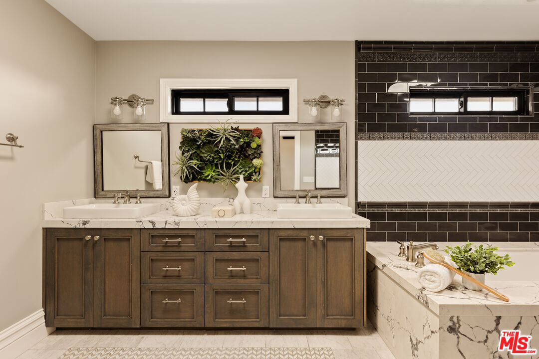 MLS #25631371 image #16