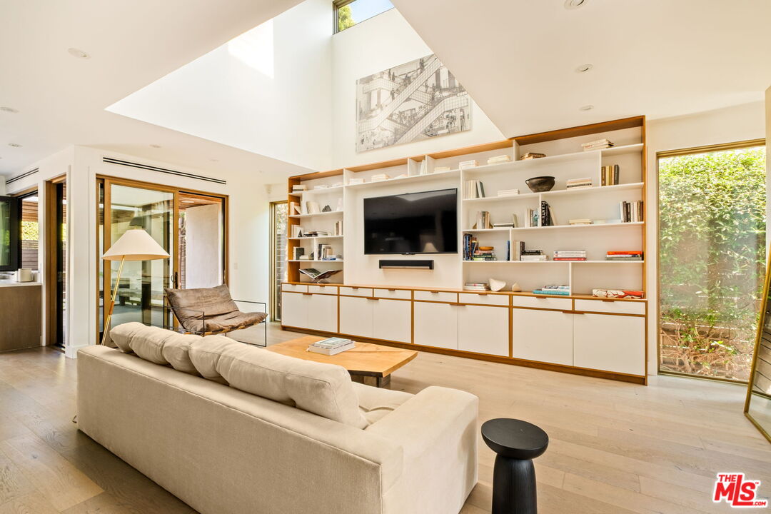 MLS #26637377 image #0