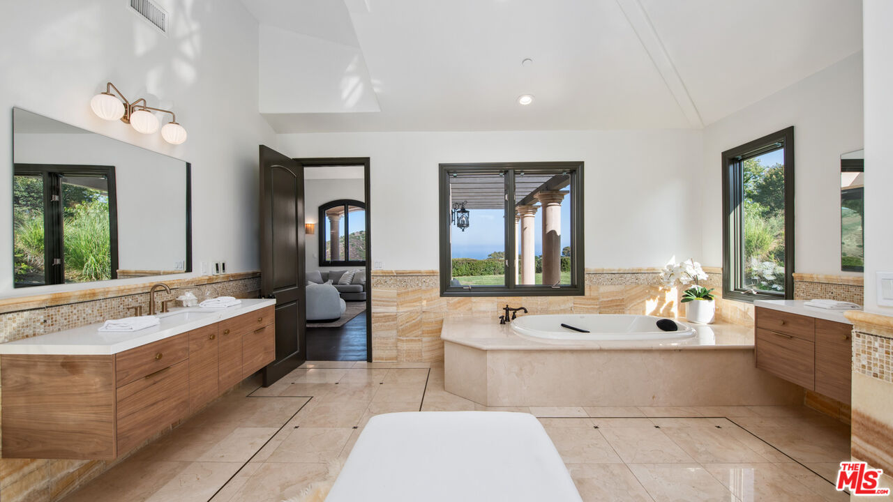 MLS #24-435471 image #35