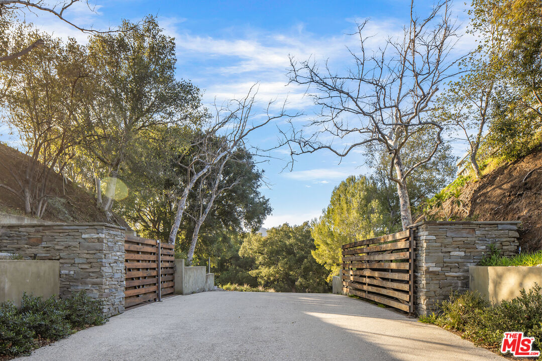 MLS #24-457143 image #1