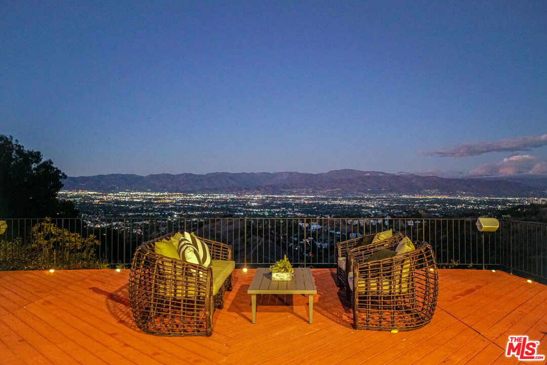 MLS #25-482391 image #16