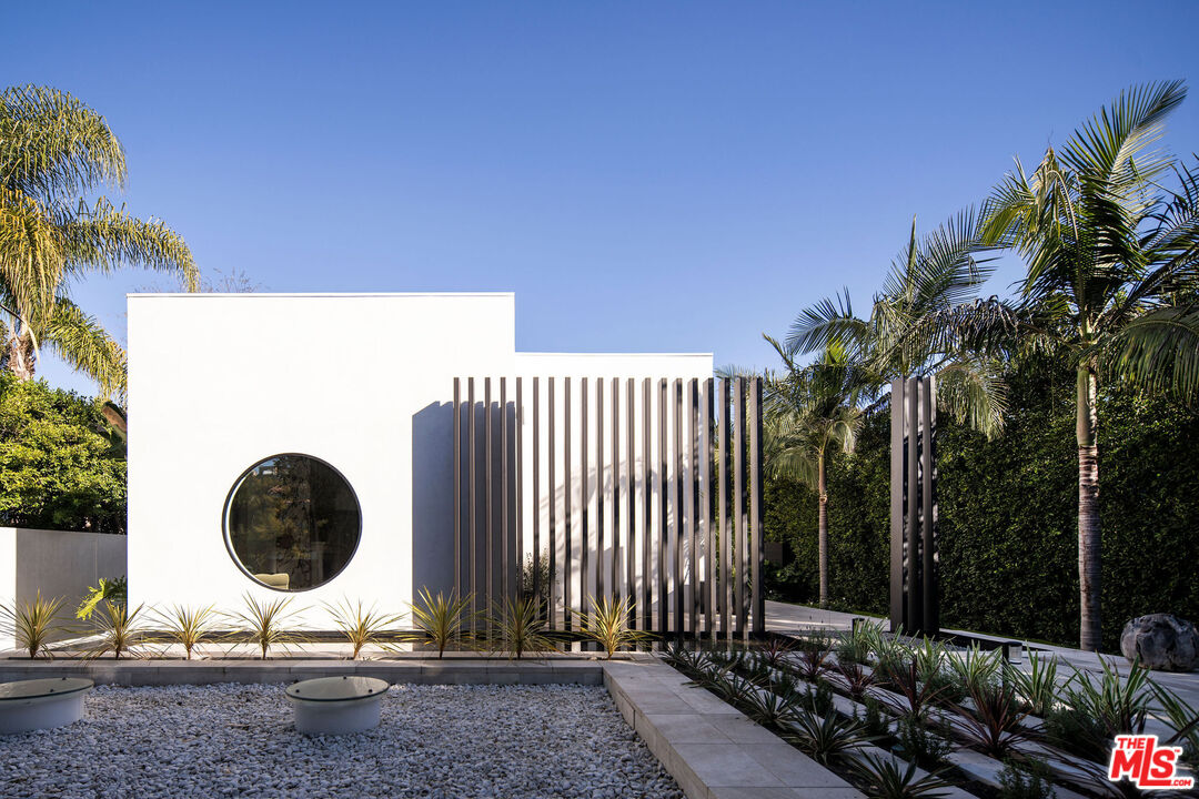 MLS #25-485467 image #2