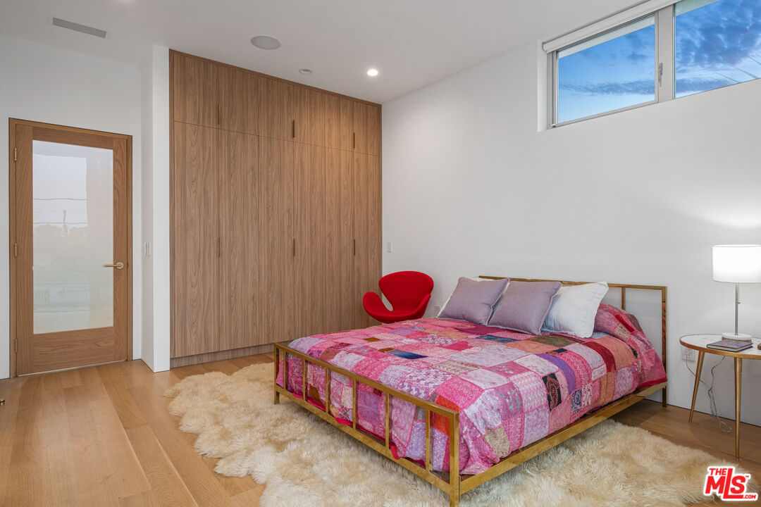 MLS #25-486273 image #10