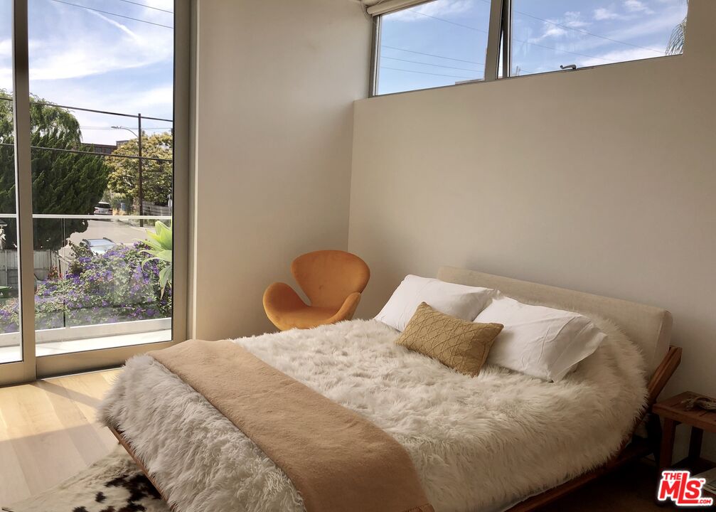 MLS #25-486273 image #12