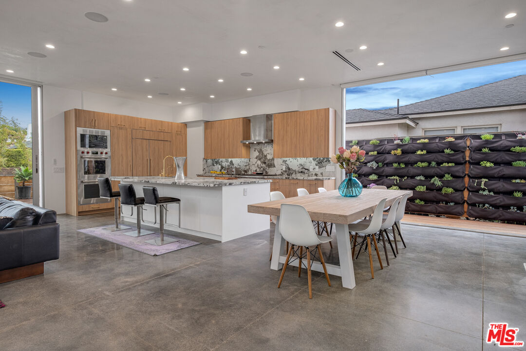 MLS #25-486273 image #2