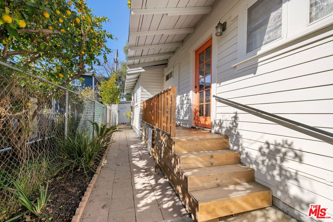 MLS #25-486847 image #10