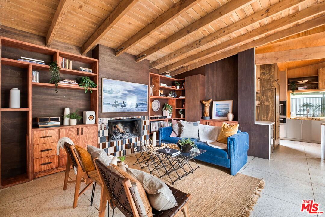 MLS #25-488369 image #9