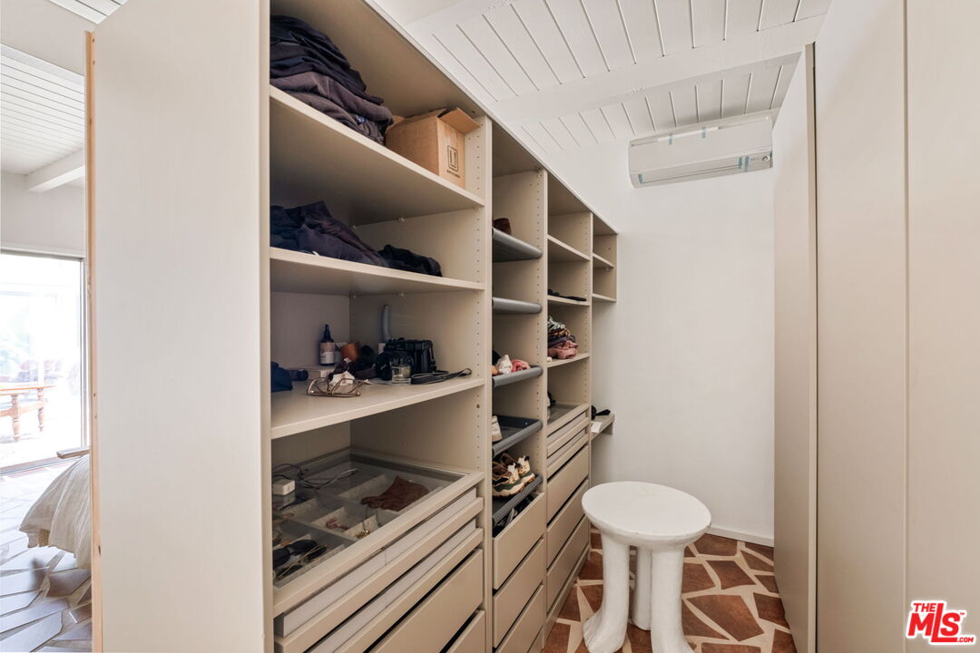 MLS #25-488369 image #22