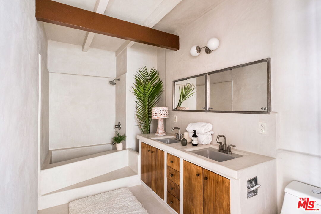 MLS #25-488369 image #23