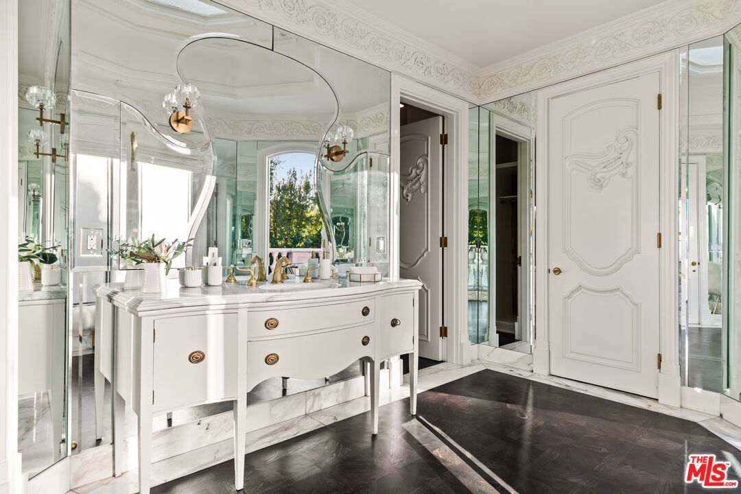 MLS #25-489101 image #24