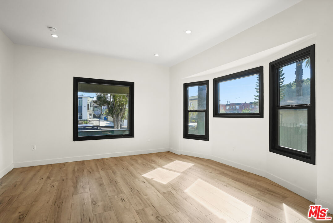 MLS #25502413 image #10