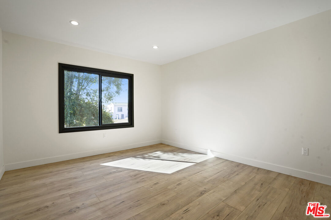 MLS #25502413 image #32