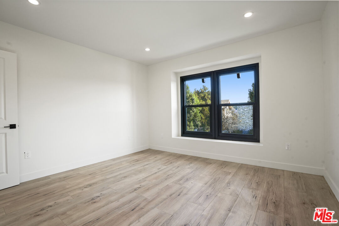 MLS #25502413 image #33