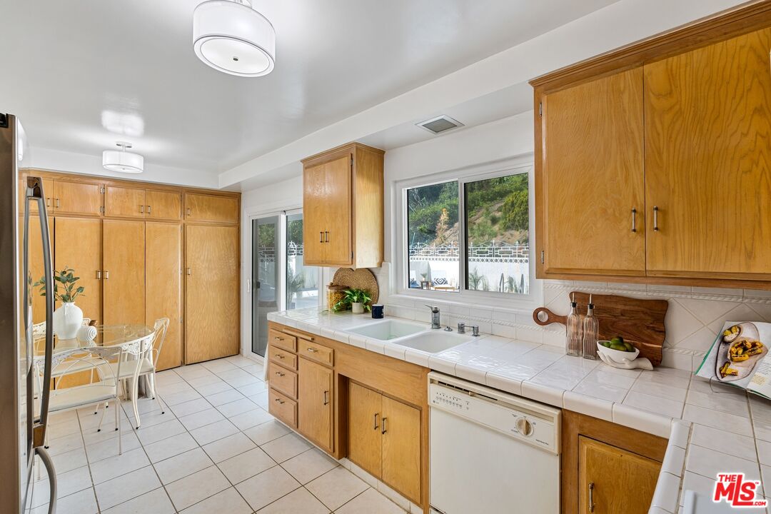 MLS #25504613 image #16