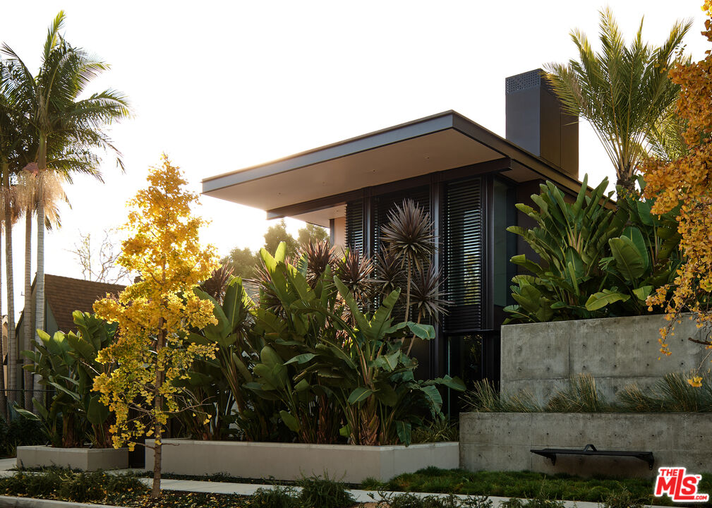 MLS #25513793 image #0