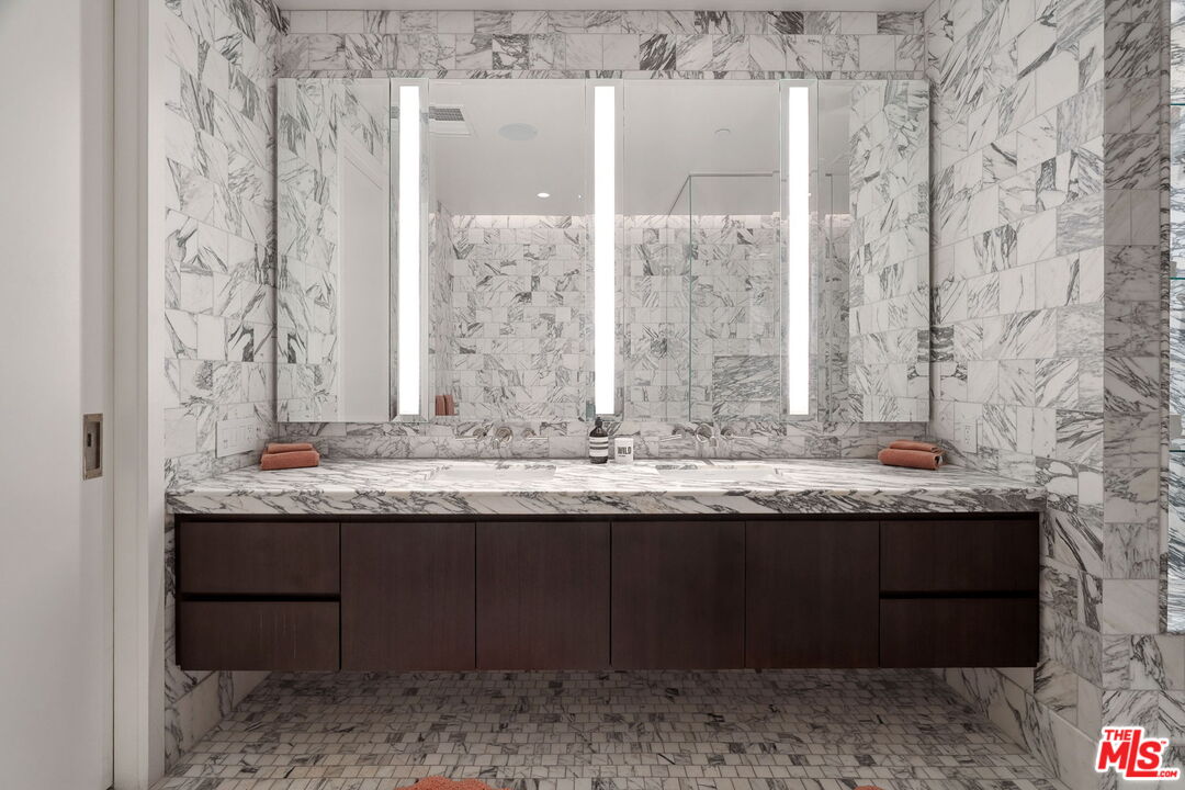 MLS #25516793 image #21