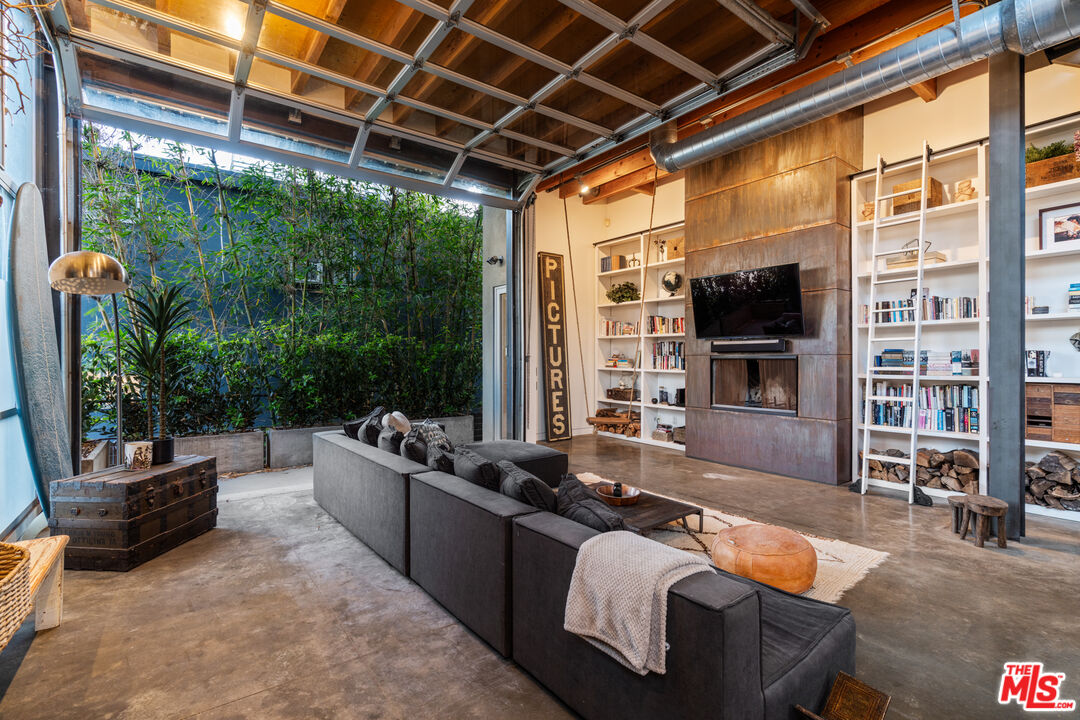 MLS #25530155 image #0