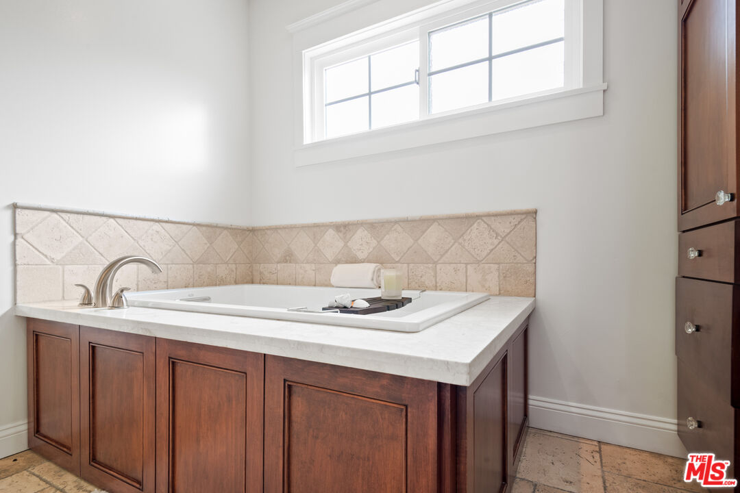 MLS #25532677 image #30