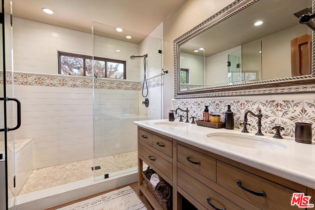 MLS #25537189 image #40