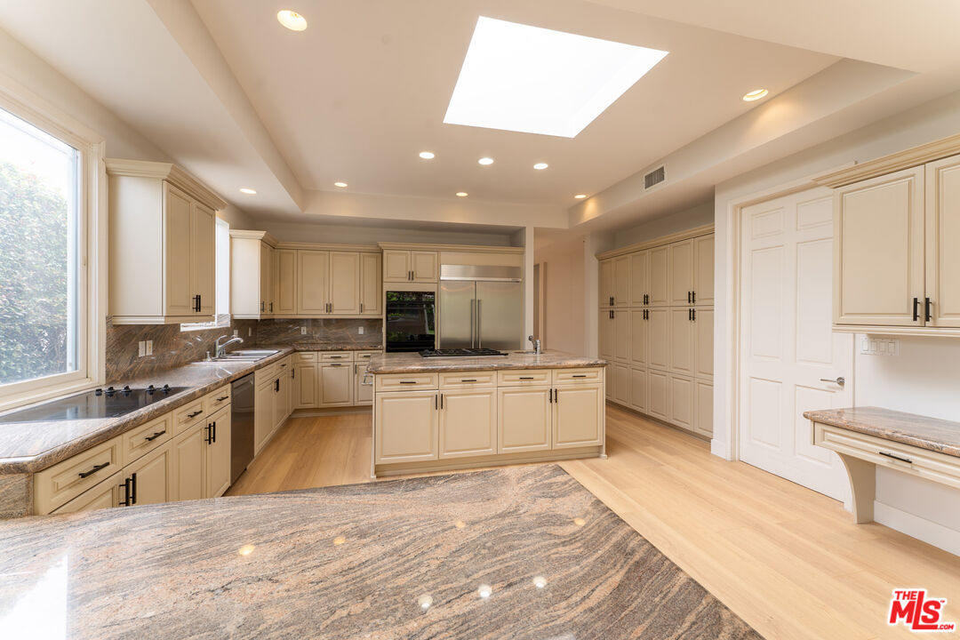 MLS #25539225 image #16