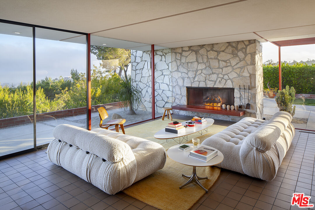 MLS #25541711 image #0