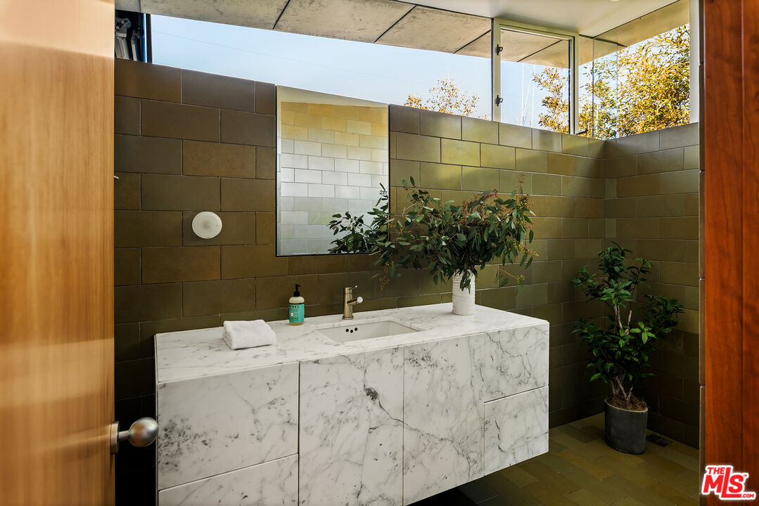 MLS #25541739 image #17