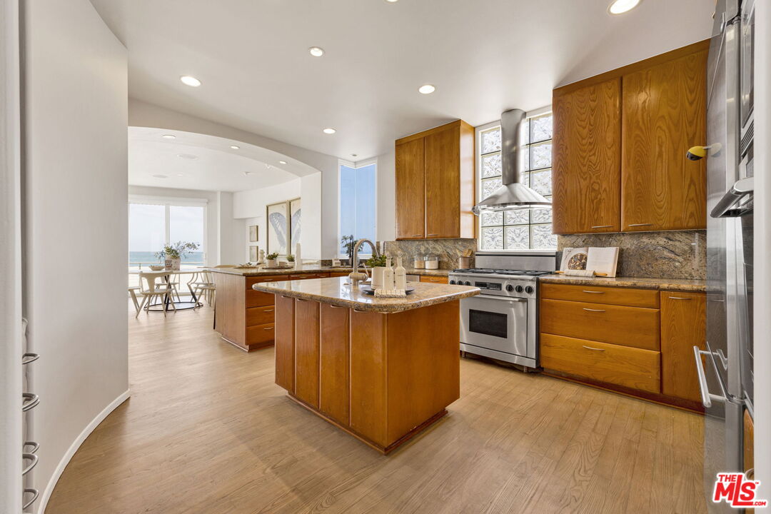 MLS #25543451 image #24