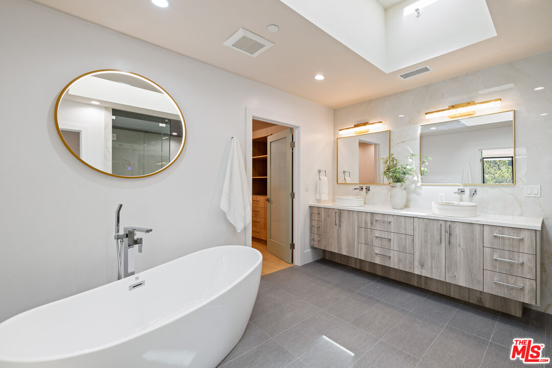 MLS #25545275 image #23