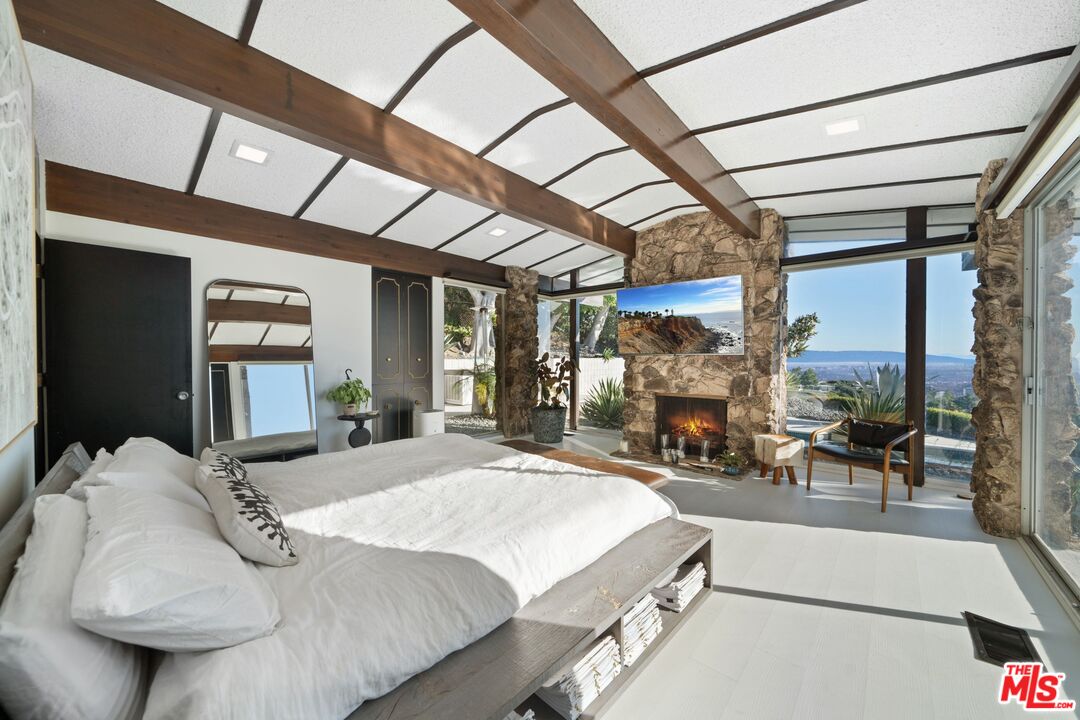 MLS #25546717 image #15