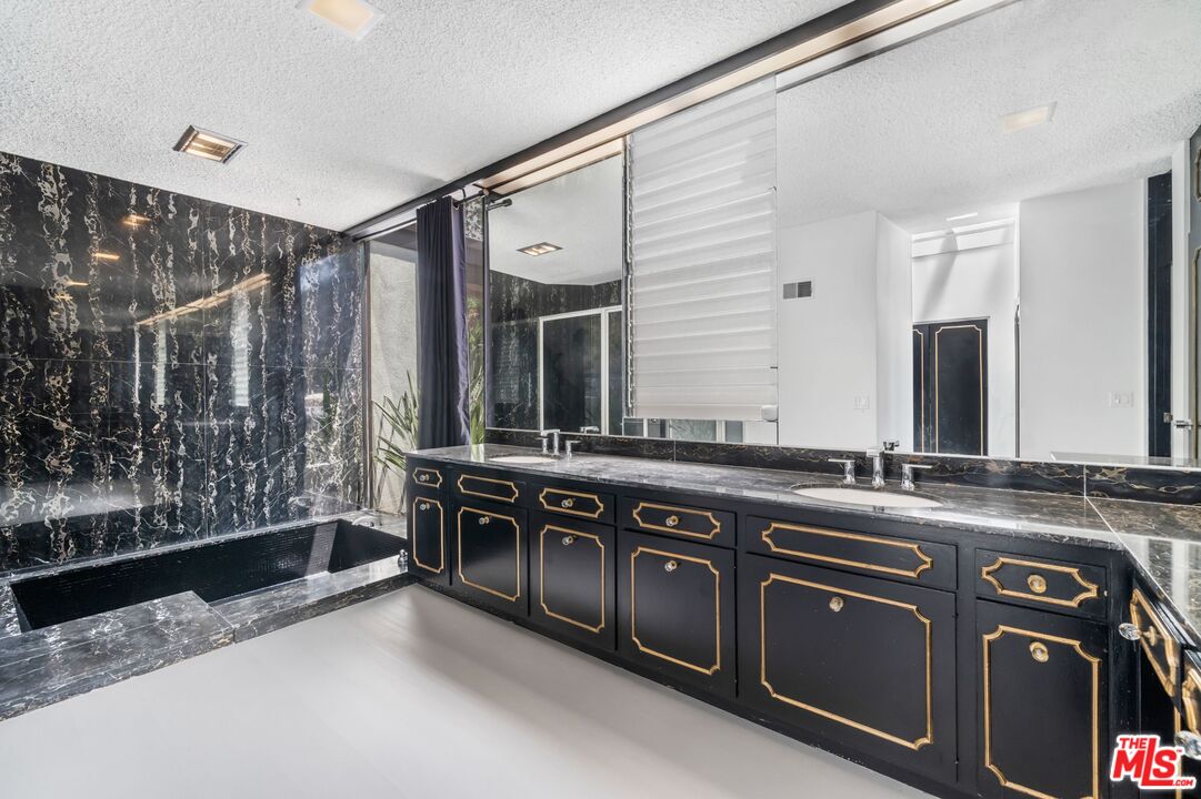 MLS #25546717 image #16