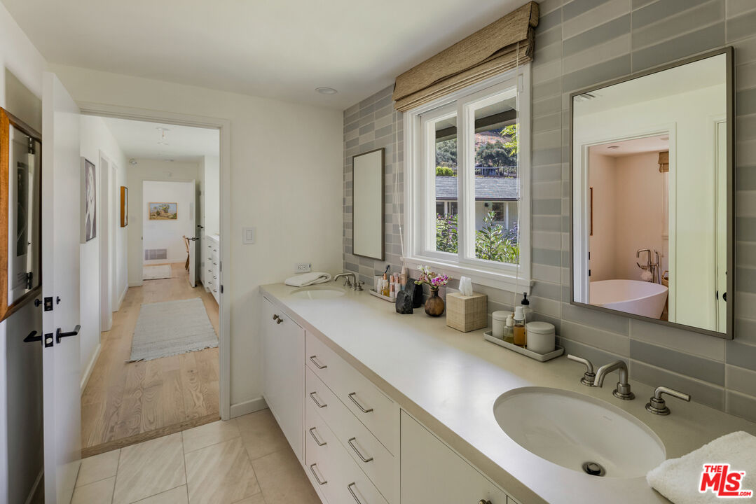 MLS #25555497 image #22