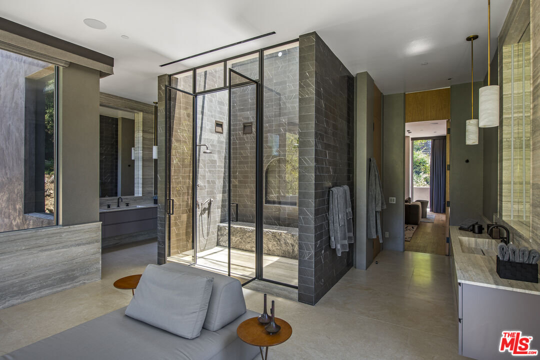 MLS #25557153 image #8