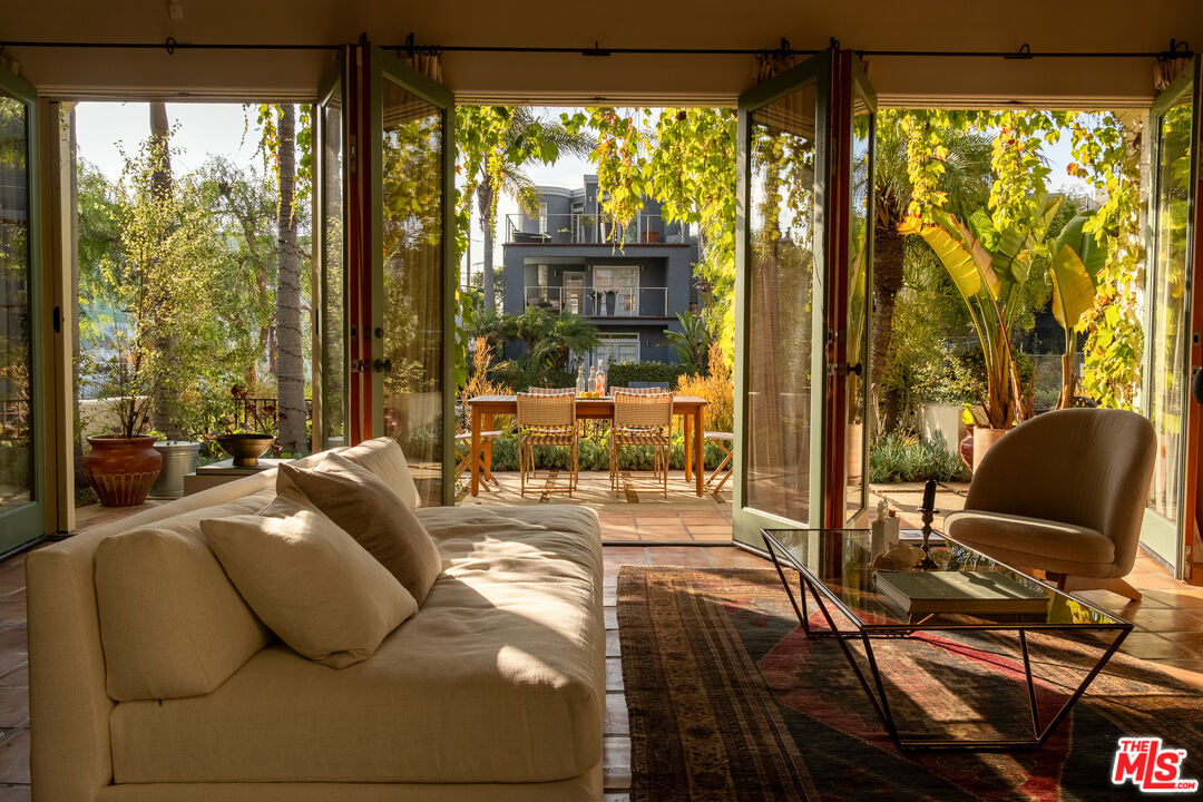 MLS #25560403 image #0