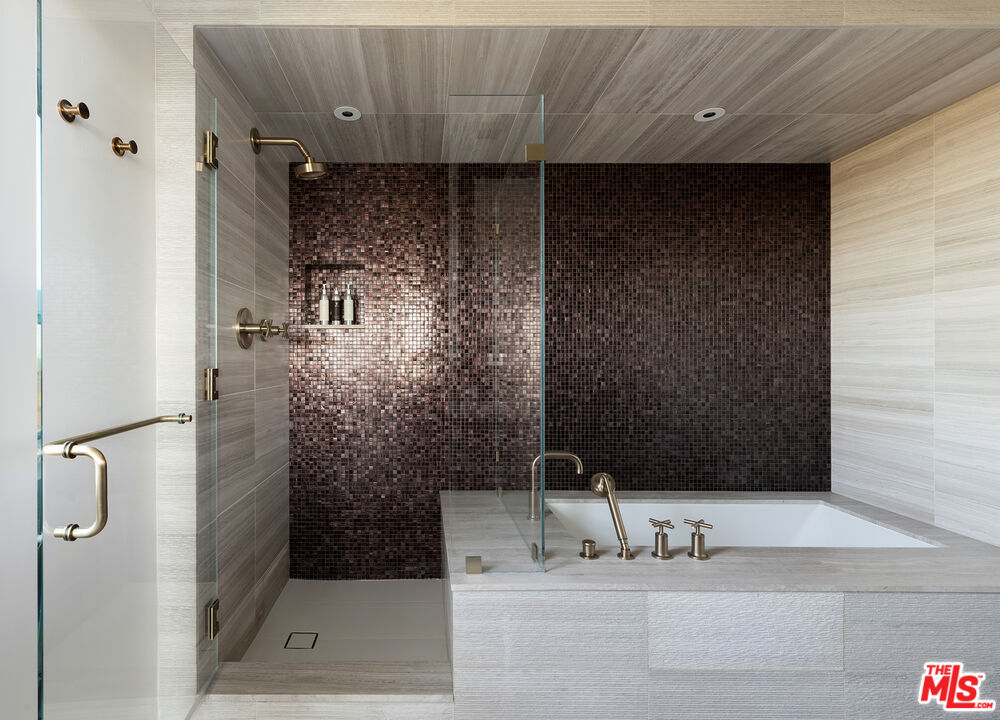 MLS #25562855 image #24