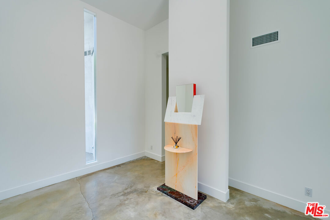 MLS #25563435 image #4