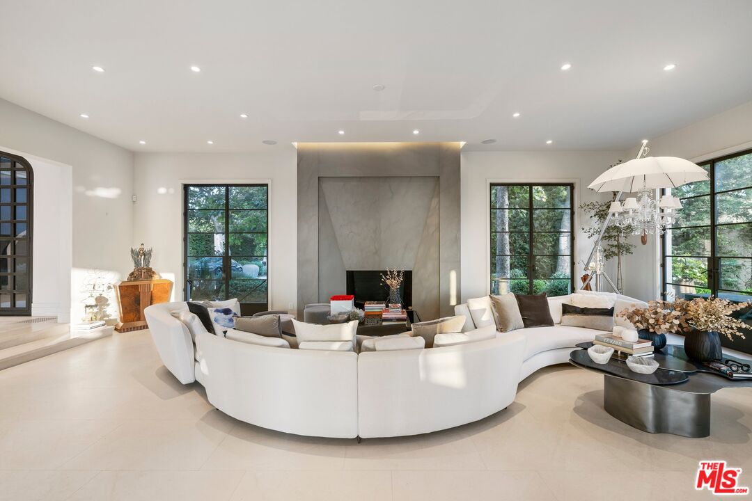 MLS #25562957 image #9