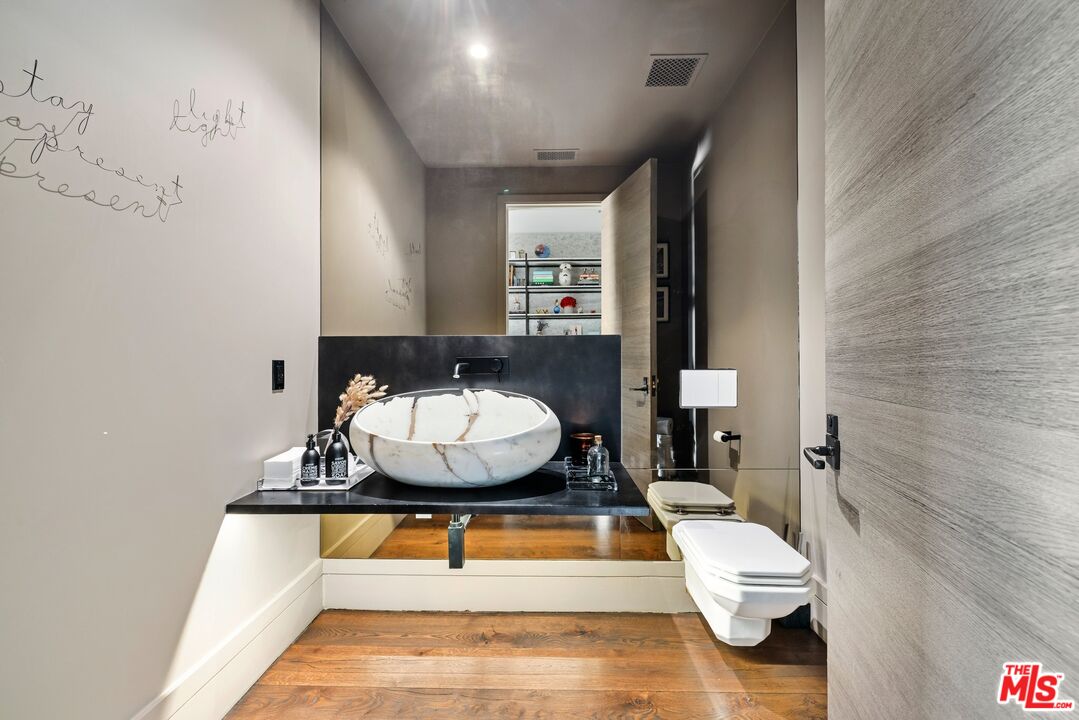 MLS #25562957 image #15