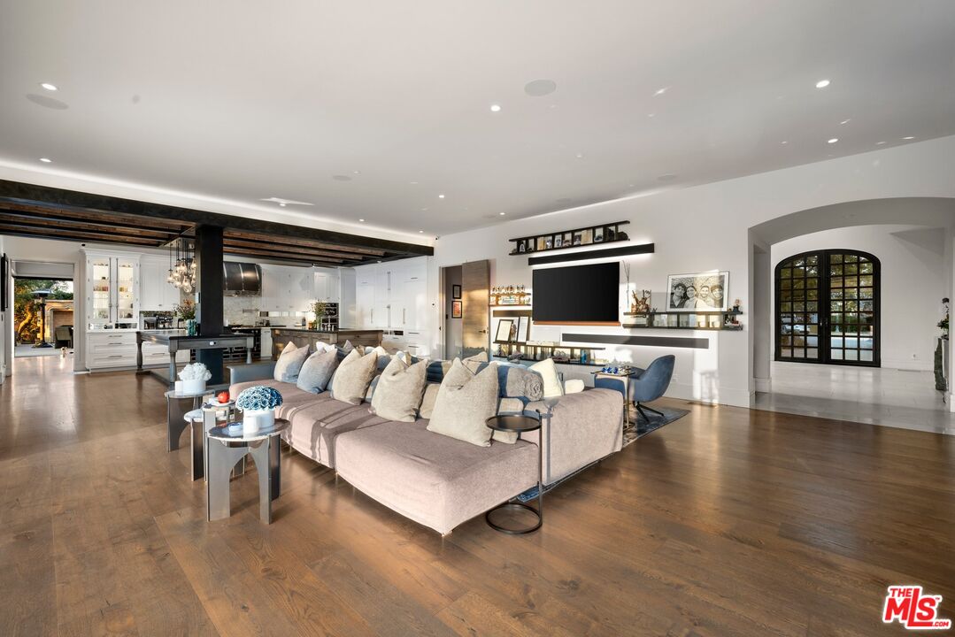 MLS #25562957 image #4