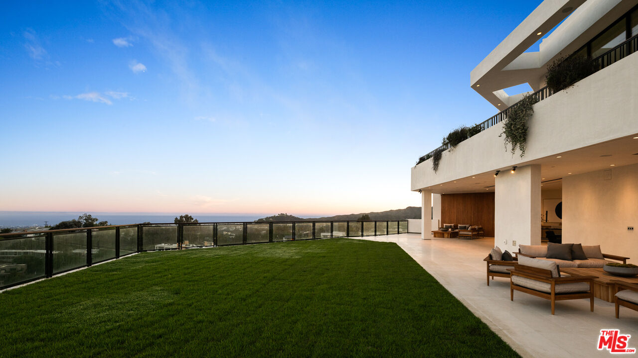 MLS #25570957 image #17