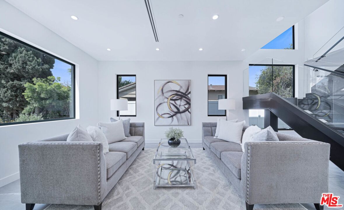 MLS #25571991 image #2