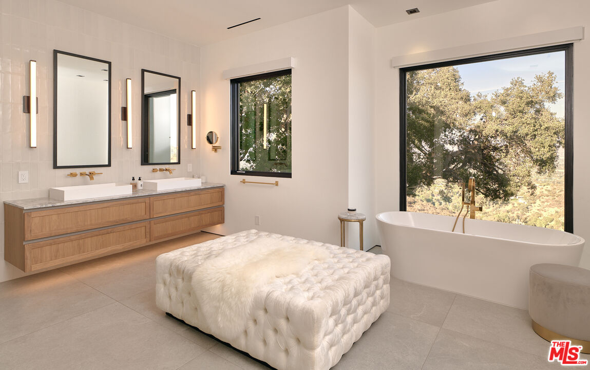 MLS #25572877 image #24