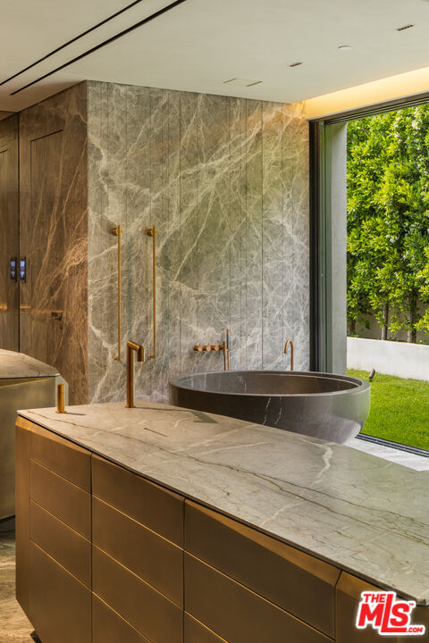 MLS #25575637 image #17