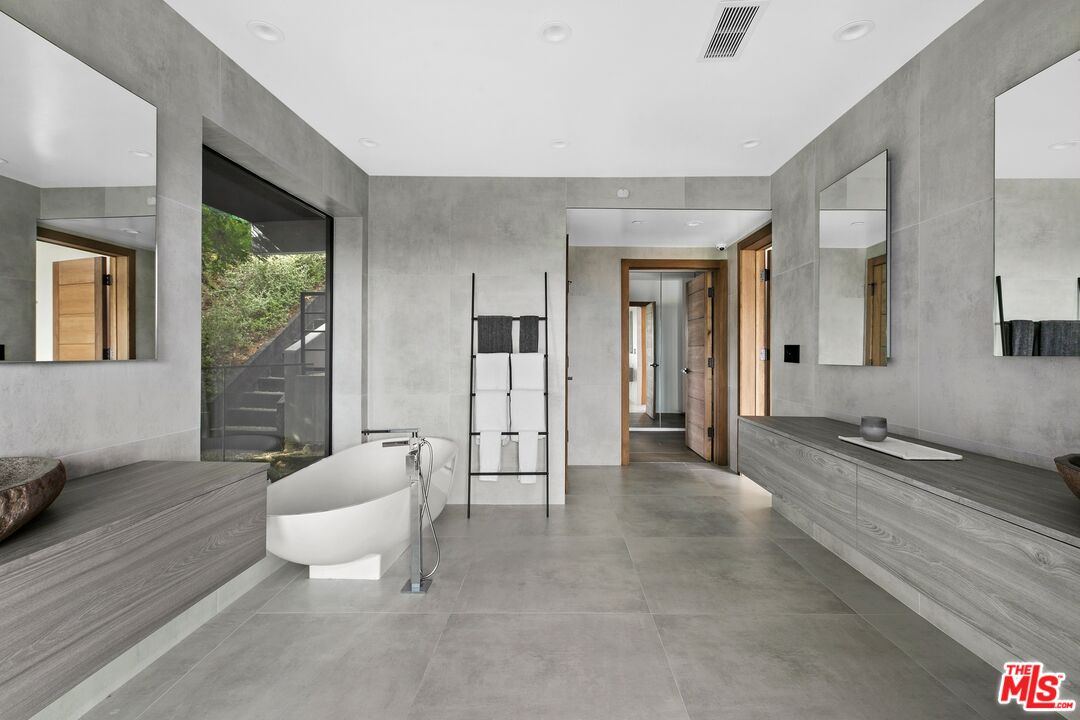 MLS #25577691 image #10