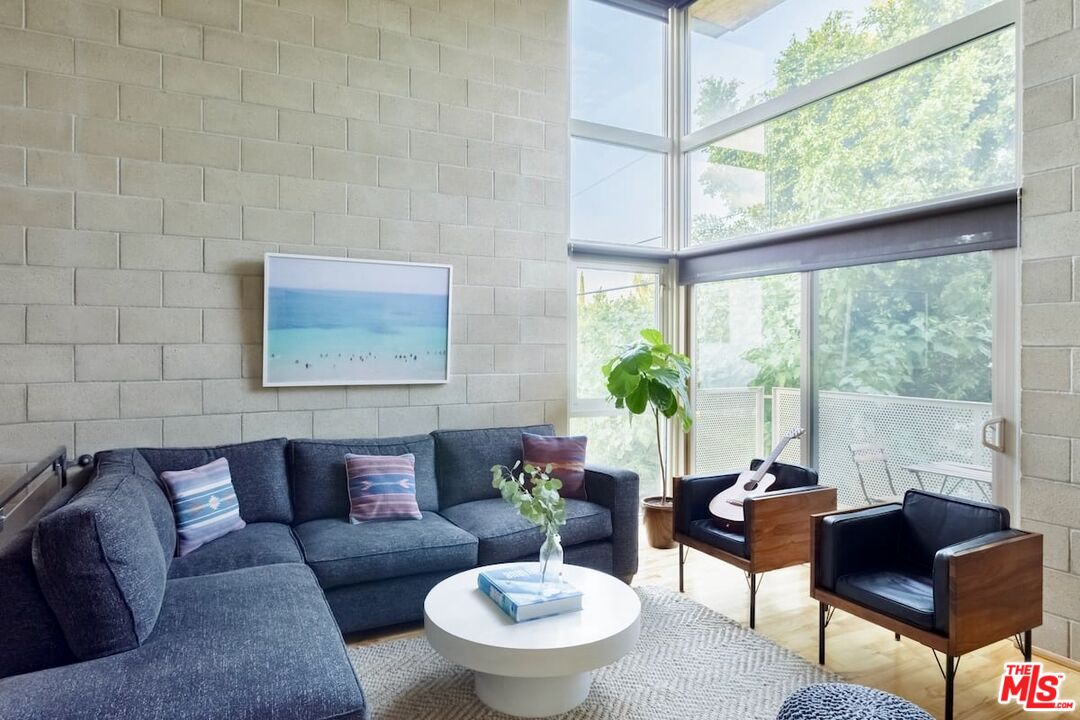 MLS #25578591 image #2